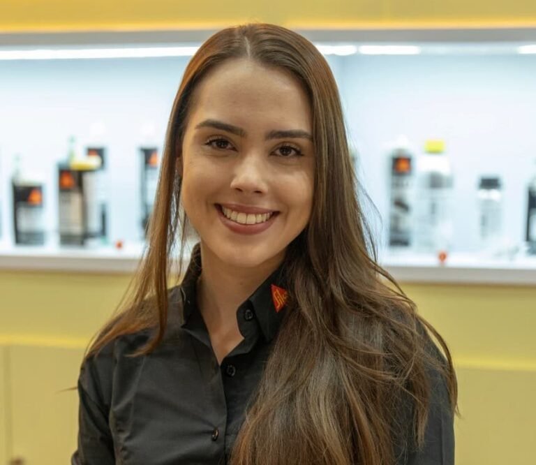 Thais Borghi